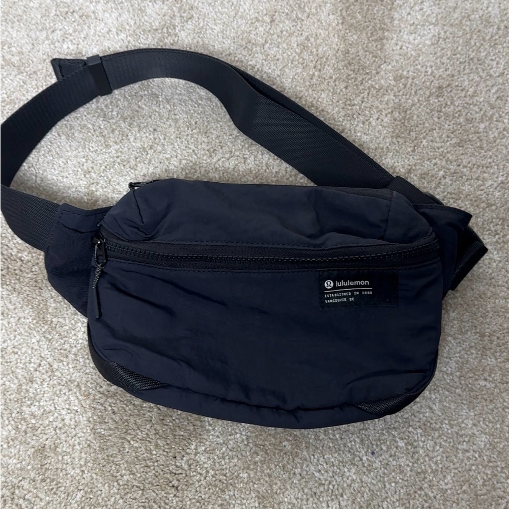 Black Lululemon Crossbody/Beltbag